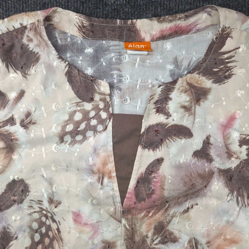 Elan by Barco Scrub Top Womens Size M Brown Feather Eyelet Embroidered V-Neck